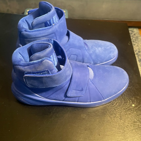 High top blue Nikes - Picture 2 of 5